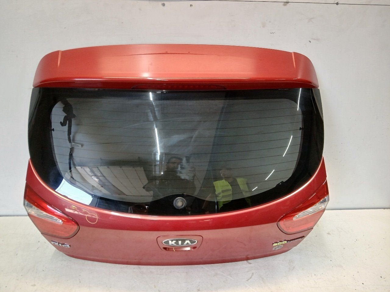 Achterklep Kia Rio, Auto-onderdelen, Onderdelen@venauto.nl, Van der Ven Autorecycling B.V., Ettenseweg 76, 4706 PB Roosendaal, The Netherlands