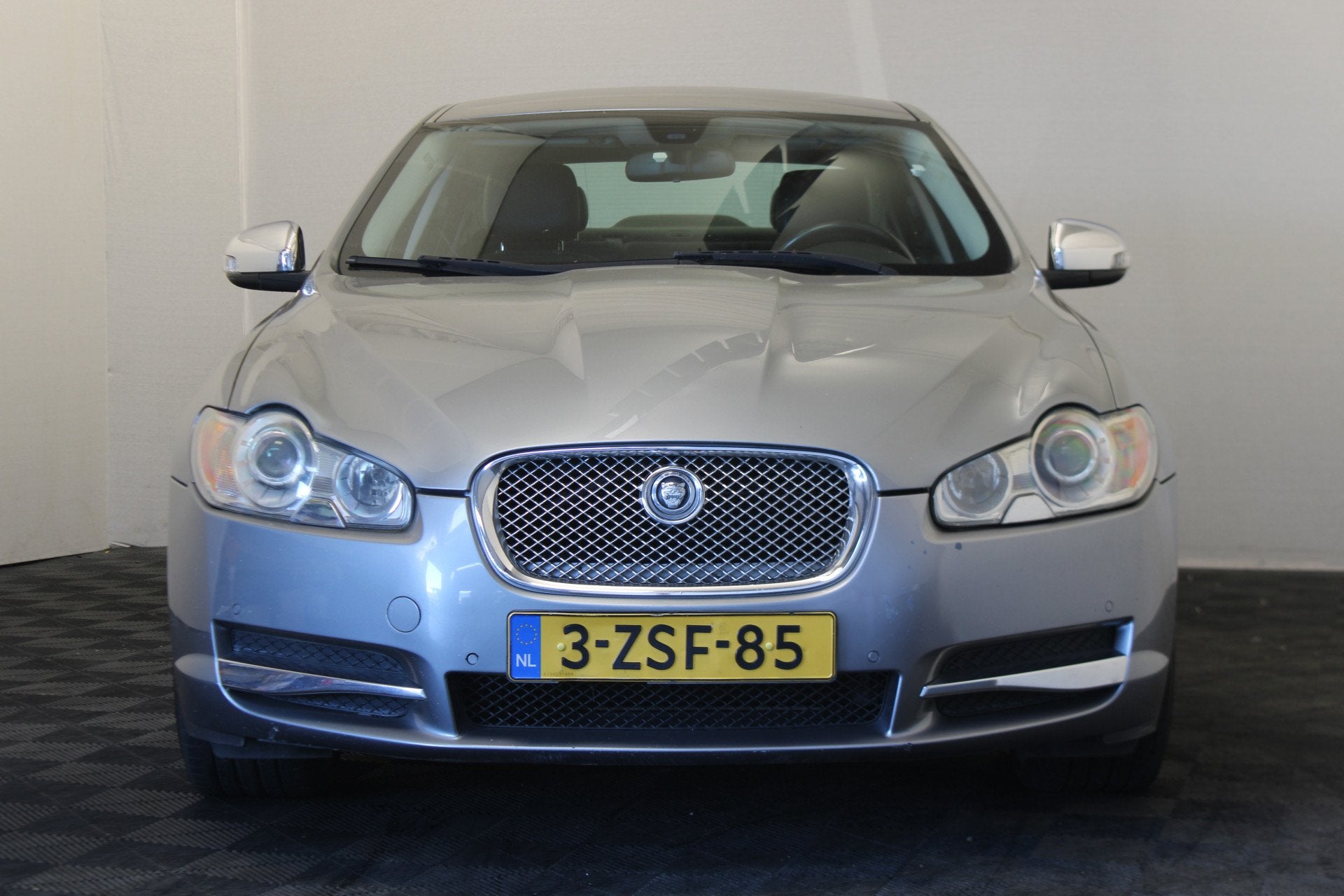 Jaguar XF 2.7D V6 Luxury (bj 2008, automaat), 1730 kg, Achterwielaandrijving, Gebruikt, Zwart