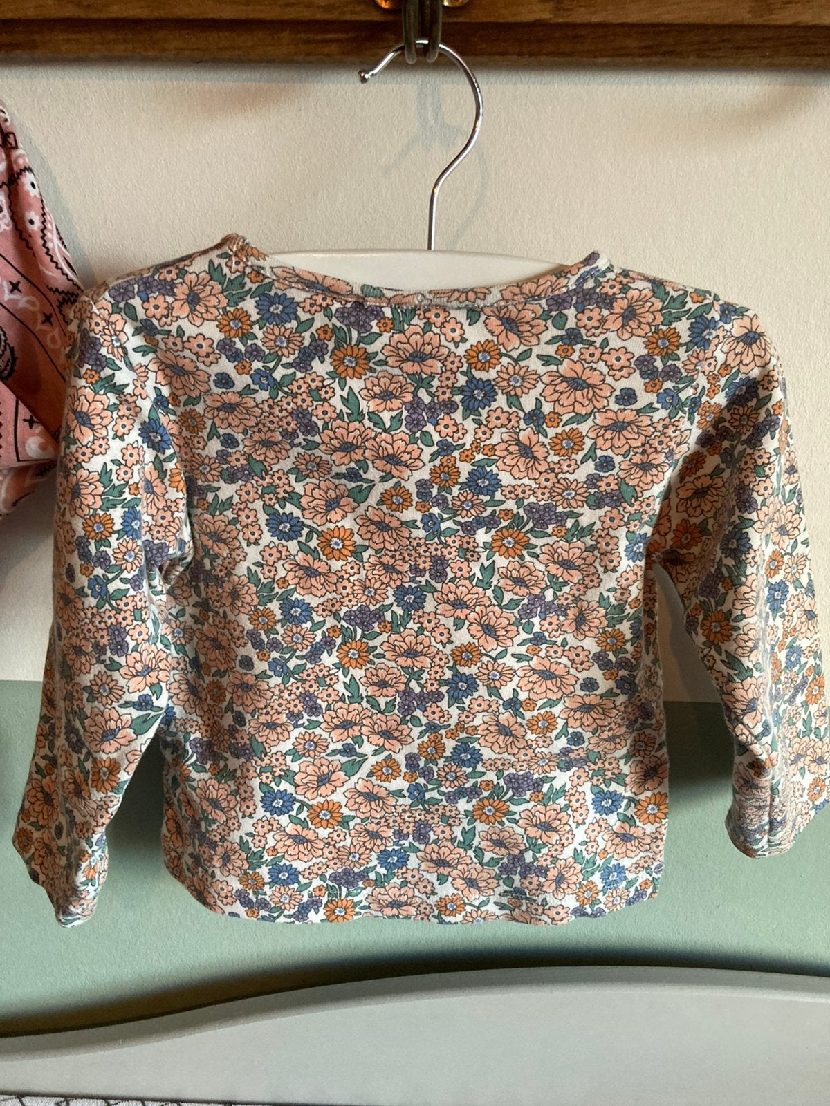 Longsleeve Zara bloemenprint mt 86, Ophalen of Verzenden, Zo goed als nieuw, Meisje, Shirtje of Longsleeve