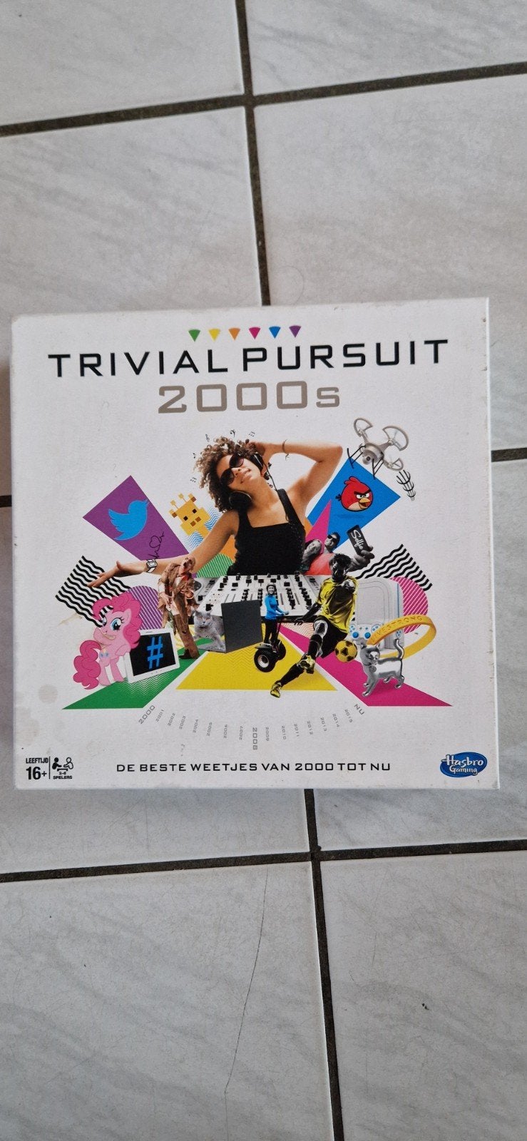 Trivial Pursuit 2000s Bordspel - Complete Editie, Drie of vier spelers, Ophalen of Verzenden, Zo goed als nieuw, Hasbro