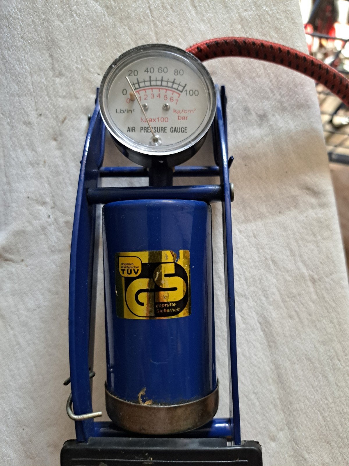 Voetpomp met drukmeter, Ophalen of Verzenden, Drukmeter, Zo goed als nieuw