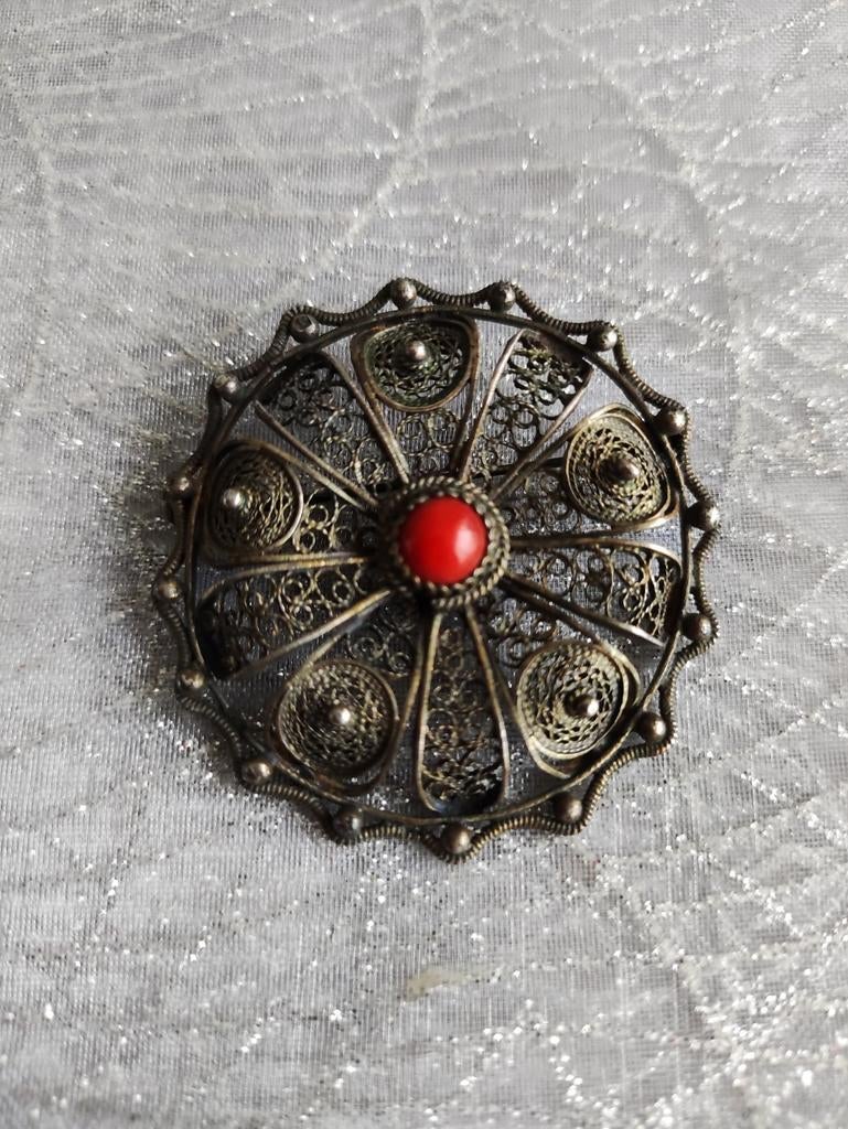 Prachtige antieke broche van filigrain, met bloedkoraal, Verzenden, Broche