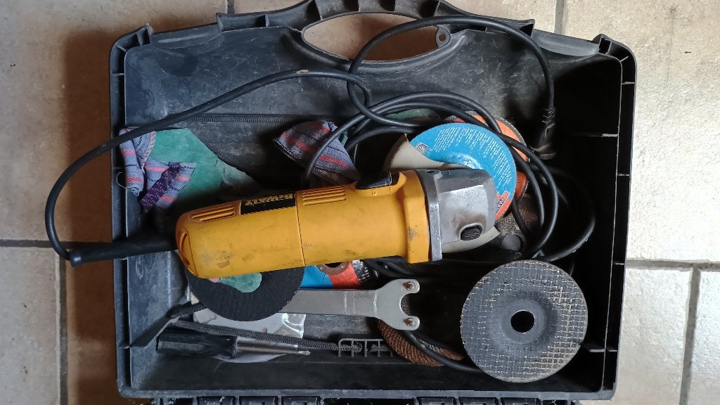 Dewalt flex in koffer met diverse schijven zie fotos., Ophalen, Gebruikt