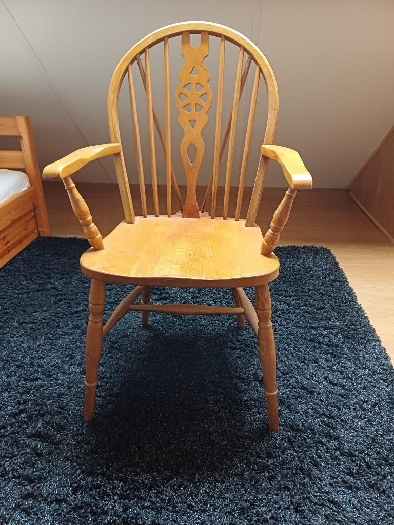 Houten stoel, Ophalen