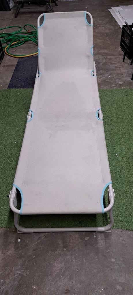 Twee ligbedden, waarvan één nieuw in verpakking, Tuin en Terras, Ophalen of Verzenden