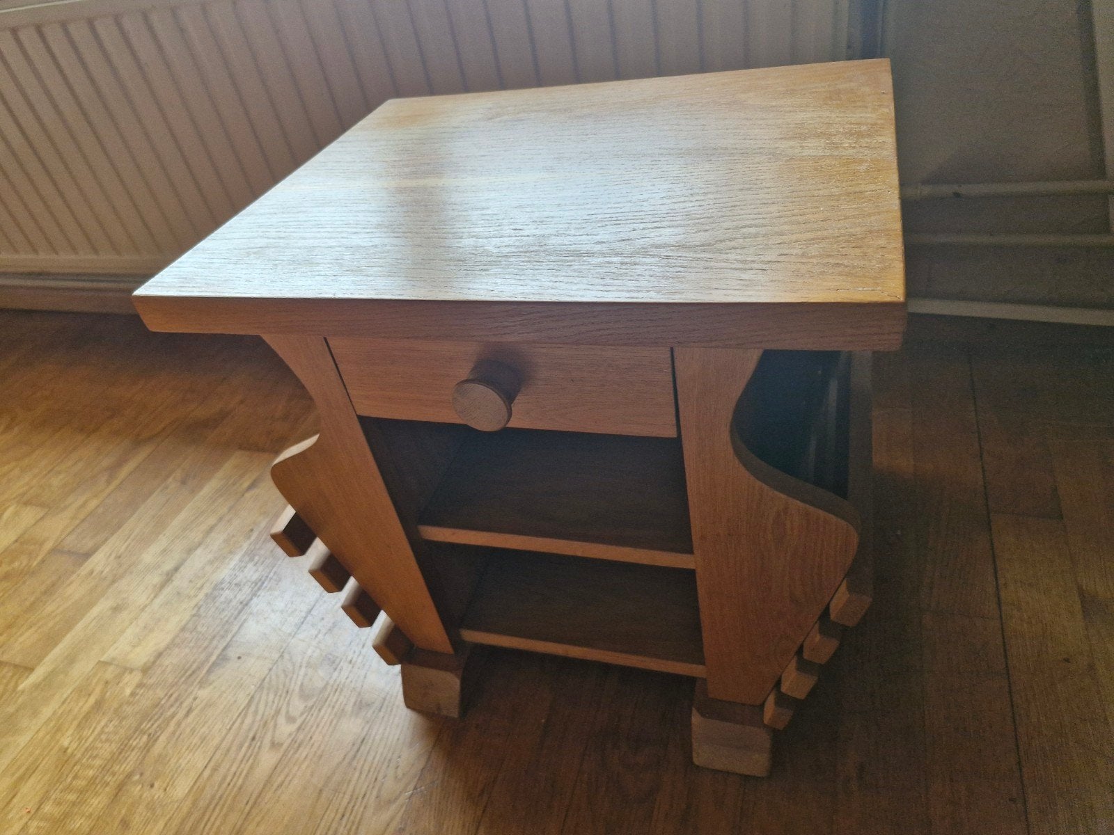 Een tafeltje voor oa tjjdschriften, Bijzettafel met lectuurbak, Ophalen, Zo goed als nieuw