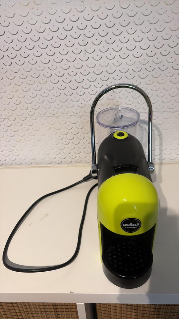 Lavazza A Modo Mio koffieautomaat - Zo goed als nieuw, Witgoed en Apparatuur, Koffiepads en cups, Espresso apparaat, Ophalen of Verzenden