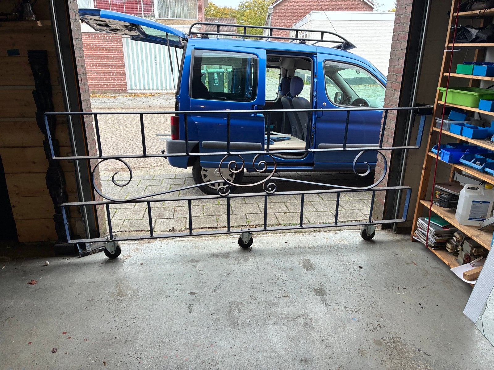 Decoratief metalen hekwerk op wielen, Ophalen of Verzenden, Gebruikt