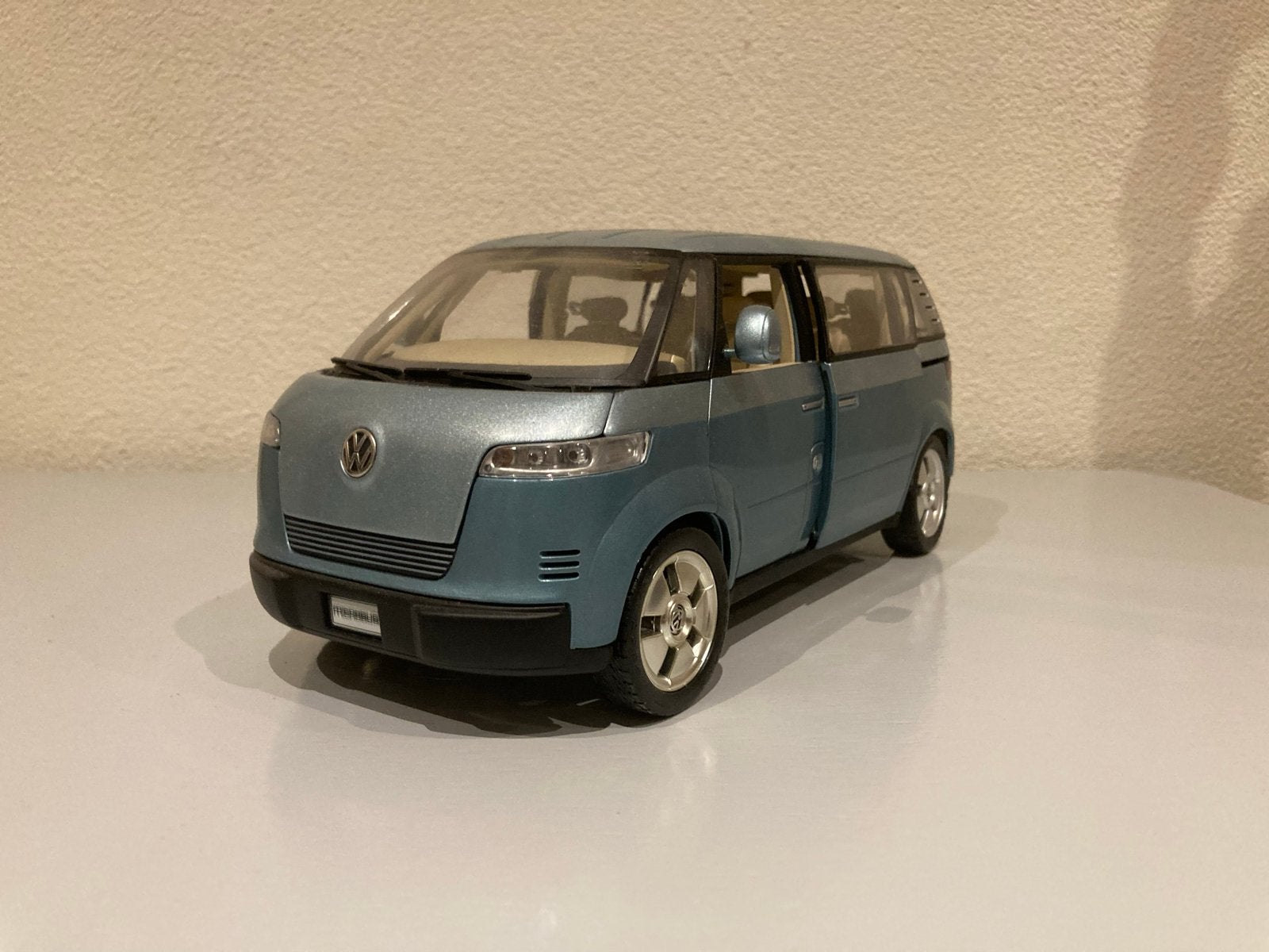 Revell VW Microbus Concept Car 1:18, Ophalen of Verzenden, Zo goed als nieuw, Auto, Revell