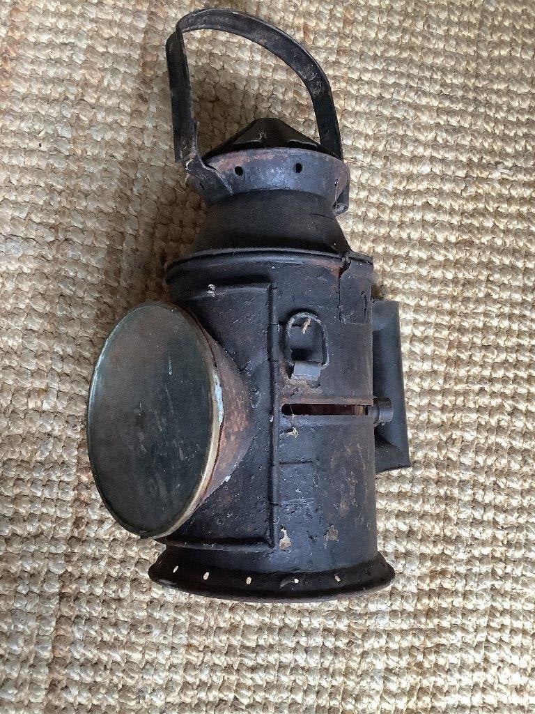 Oude carbidlamp., Ophalen