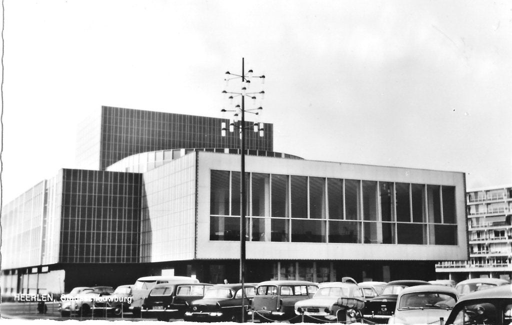 Heerlen, Stadsschouwburg - auto, Verzenden, 1960 tot 1980, Ongelopen, Limburg