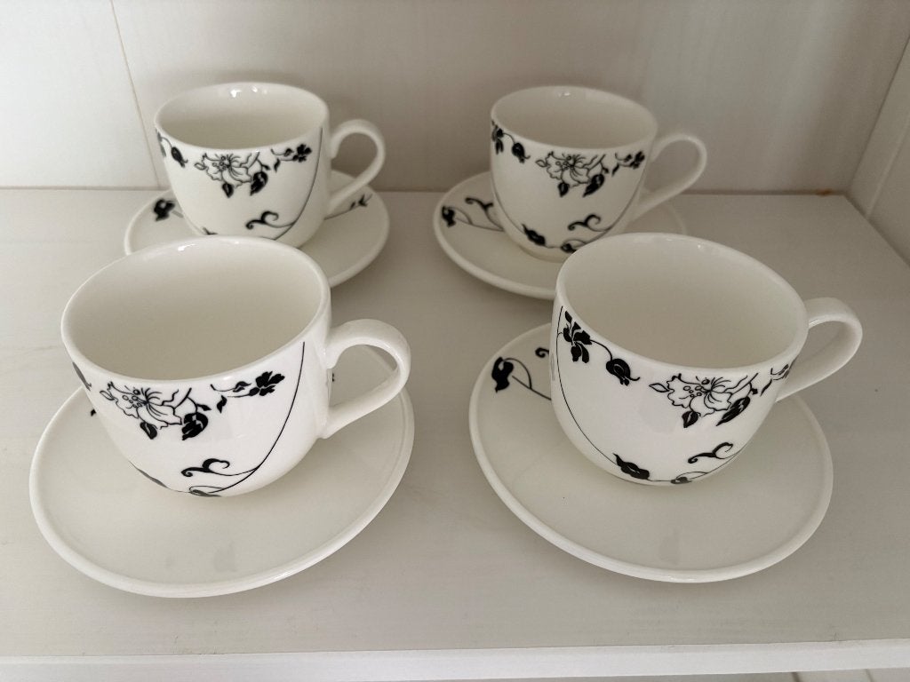 Koffiekopjes met schotel 4x (wit/zwart), Overige merken, Ophalen of Verzenden, Zo goed als nieuw, Overige stijlen