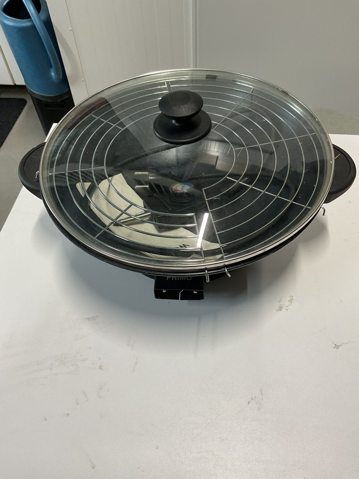 Elektrische wok met roosters en glazen deksel en handleiding, Ophalen, Zo goed als nieuw