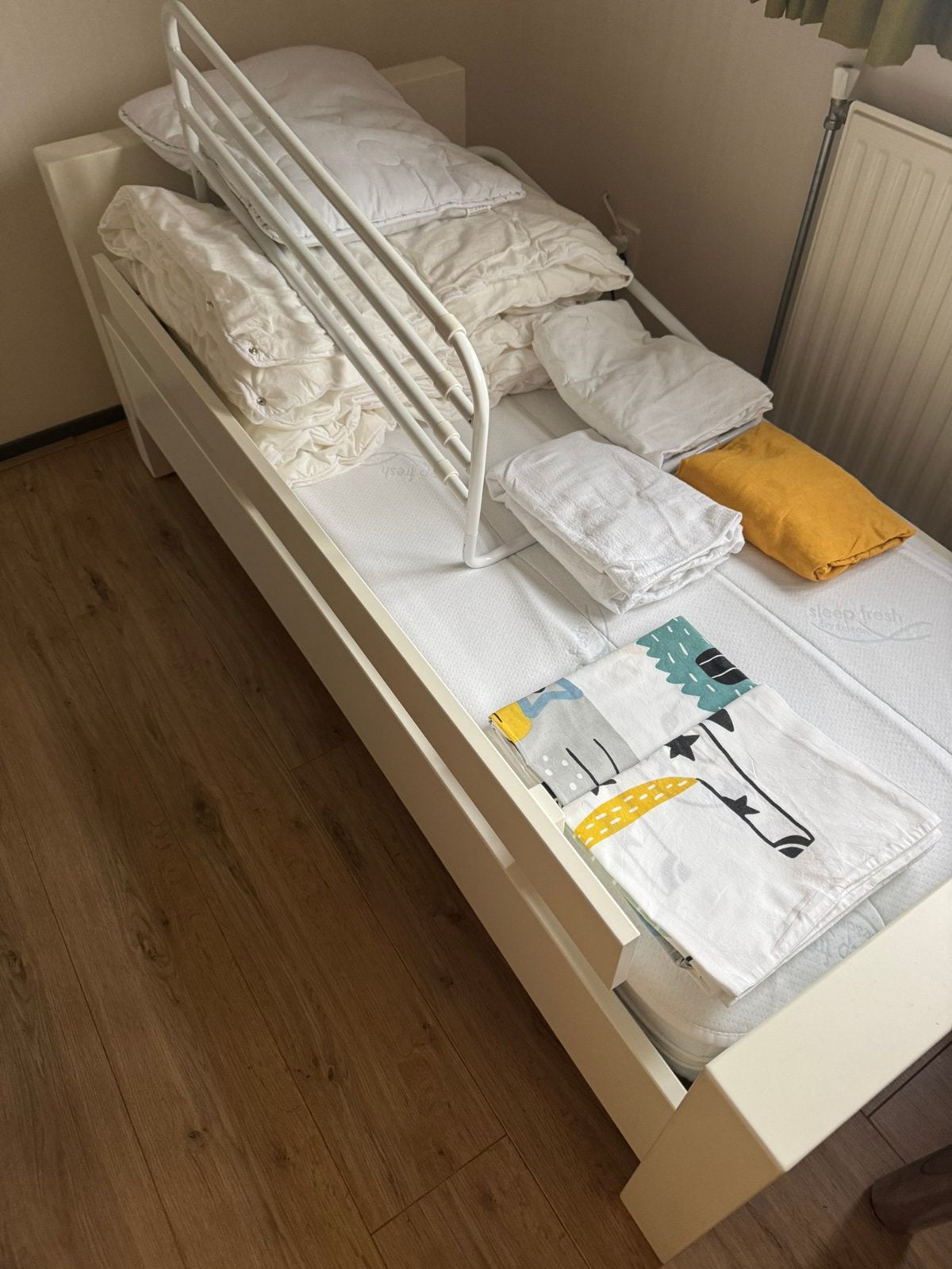 Kleuterbed, zware kwaliteit, 150x70, matras,veel beddengoed, Ophalen, Overige maten, Wit, Overige typen