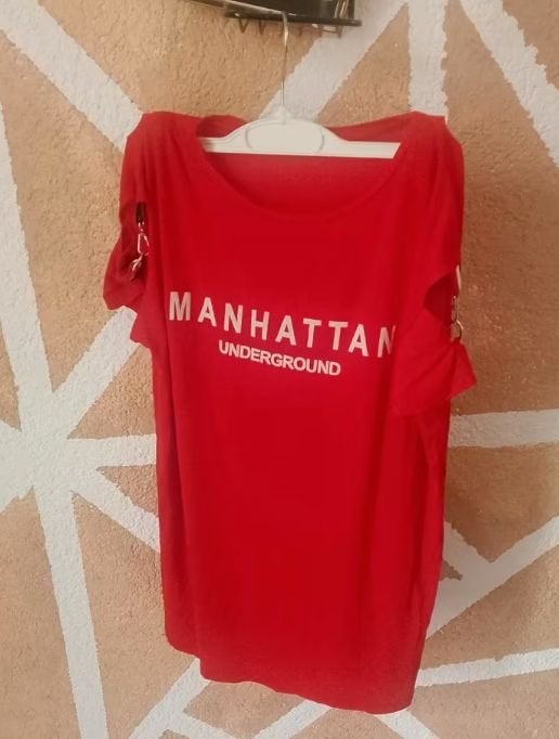 rode T-shirt met een opvallende print, Kleding | Heren, T-shirts, Ophalen, Zo goed als nieuw, Maat 48/50 (M), Rood