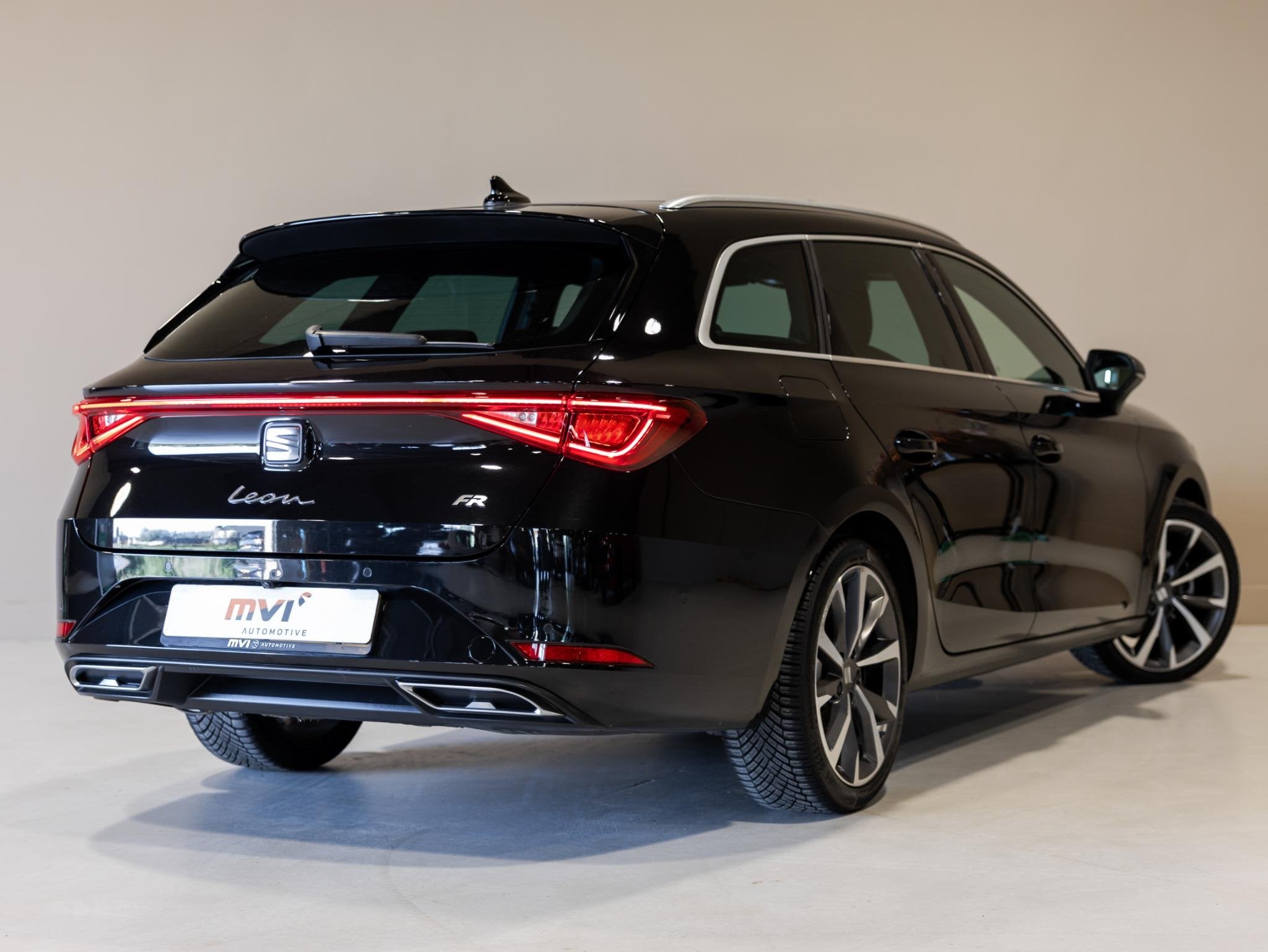 SEAT Leon Sportstourer 1.5 eTSI FR Launch Edition / 150pk /, Dealer onderhouden, Stof, 4 cilinders, Leon