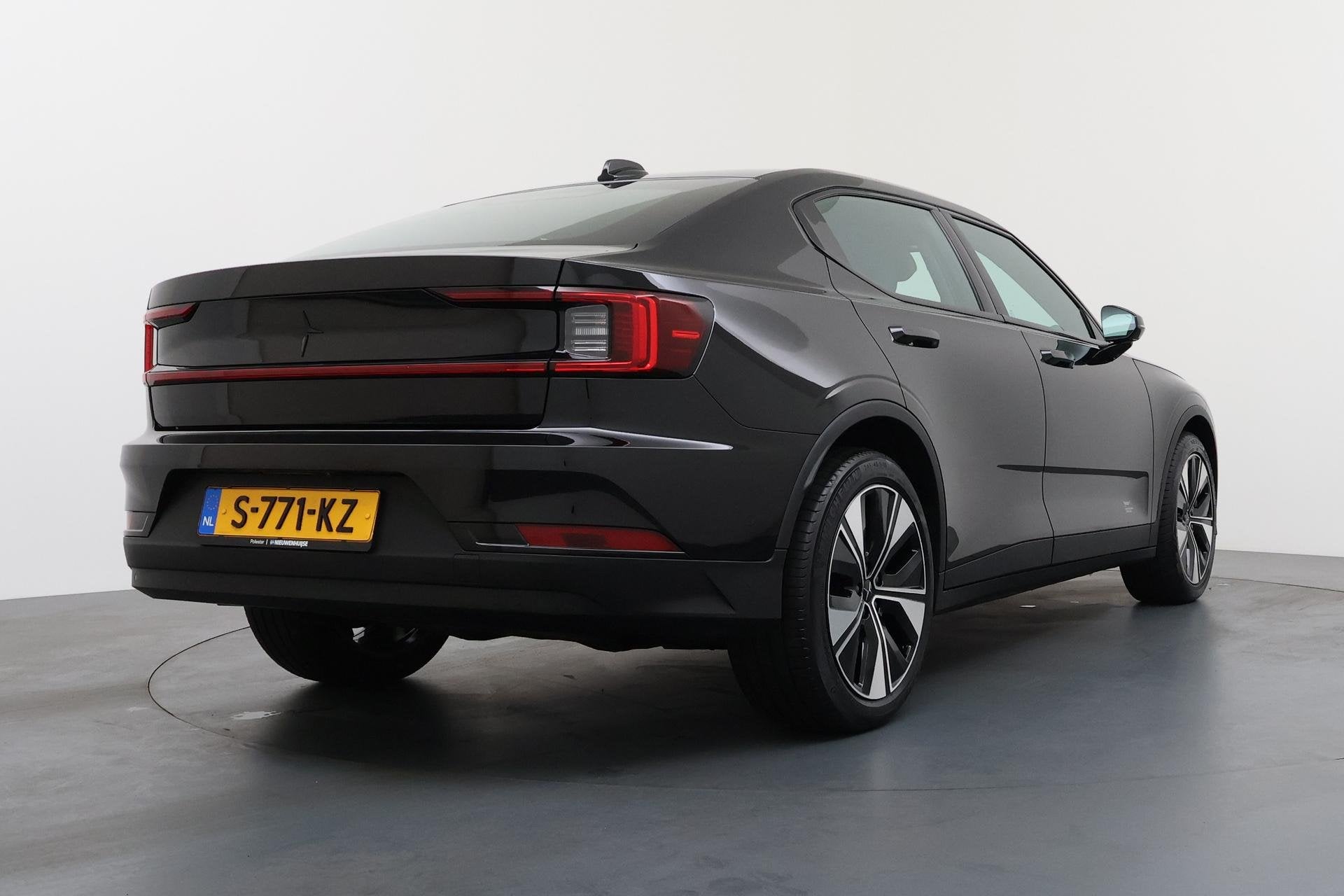 Polestar 2 Long Range Single Motor 78 kWh | Pilot Pack Lite, Auto's, Stof, Gebruikt, 1969 kg, Zwart