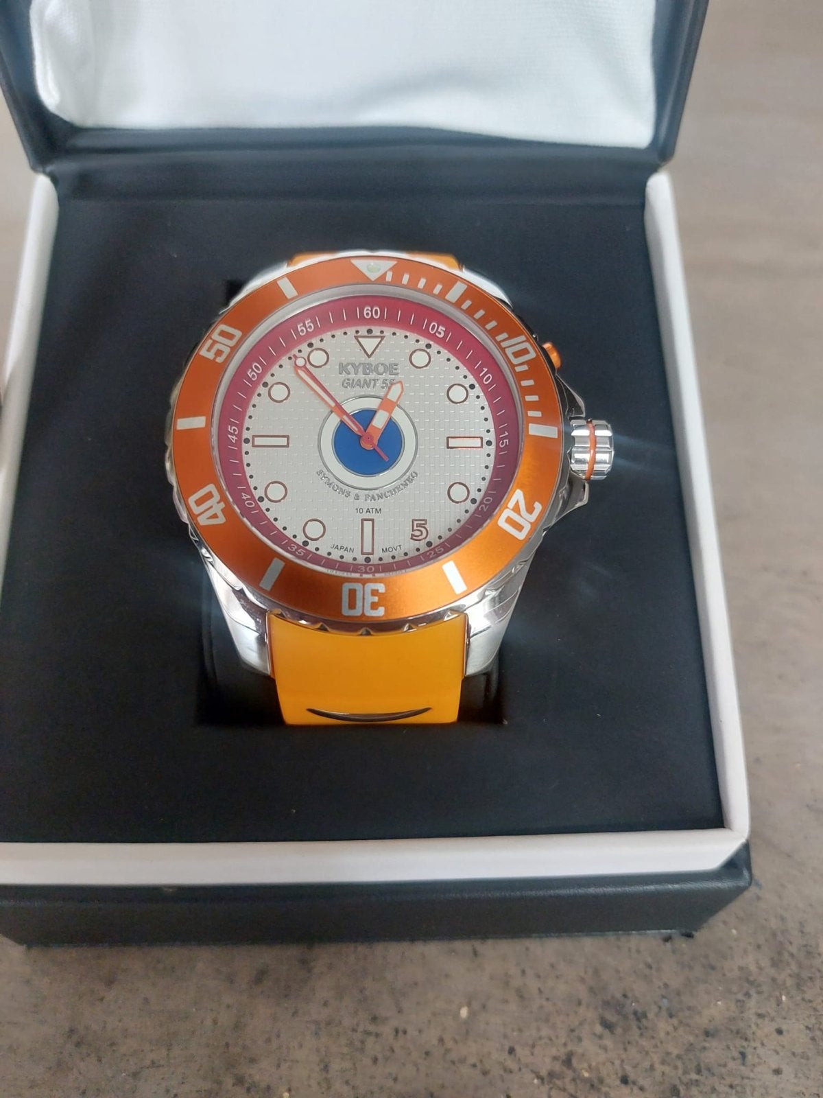 Kyboe Giant 55 Series Horloge Oranje/Zilver, Sieraden, Tassen en Uiterlijk, Horloges | Heren, Zo goed als nieuw, Polshorloge, Overige merken