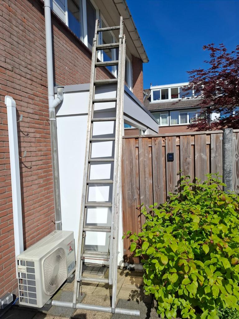Stevige ladder 6.5 meter - Ideaal voor klussen op hoogte, Doe-het-zelf en Verbouw, Ladders en Trappen, Ophalen, Gebruikt, Ladder