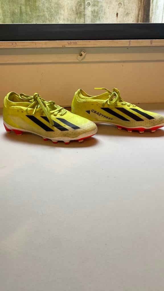 Voetbalschoenen maat 34, Sport en Fitness, Voetbal, Ophalen, Maat XS of kleiner, Schoenen, Zo goed als nieuw