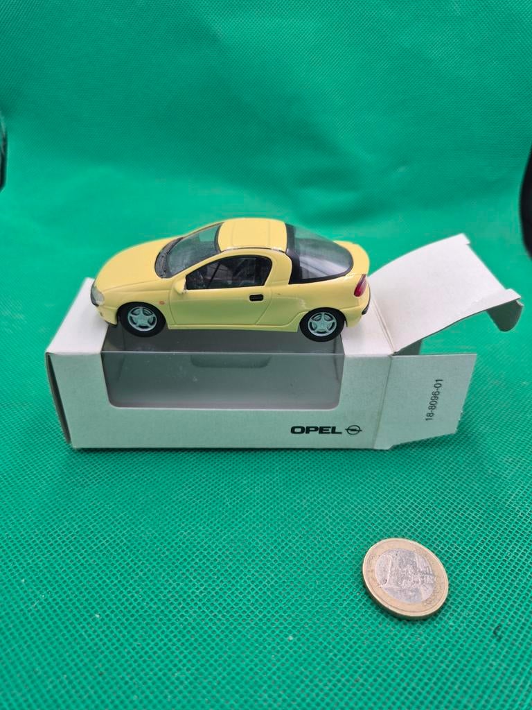 163 opel tigra 1/43 schuco, Hobby en Vrije tijd, Ophalen of Verzenden, Zo goed als nieuw, Auto, Schuco