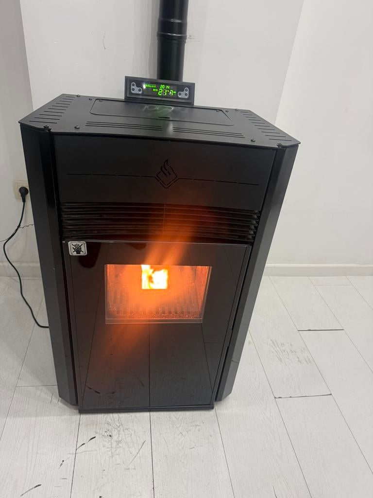 Pelletkachel 13 kw Afhalen in belgie, Gebruikt, Overige brandstoffen, Ophalen of Verzenden, Pelletkachel