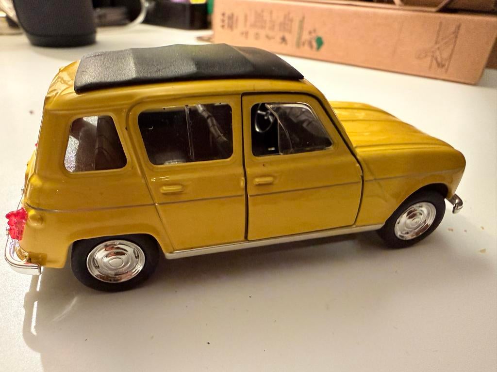 Welly Renault 4 modelauto geel, Hobby en Vrije tijd, Modelauto's | 1:43, Ophalen of Verzenden, Gebruikt, Auto, Overige merken