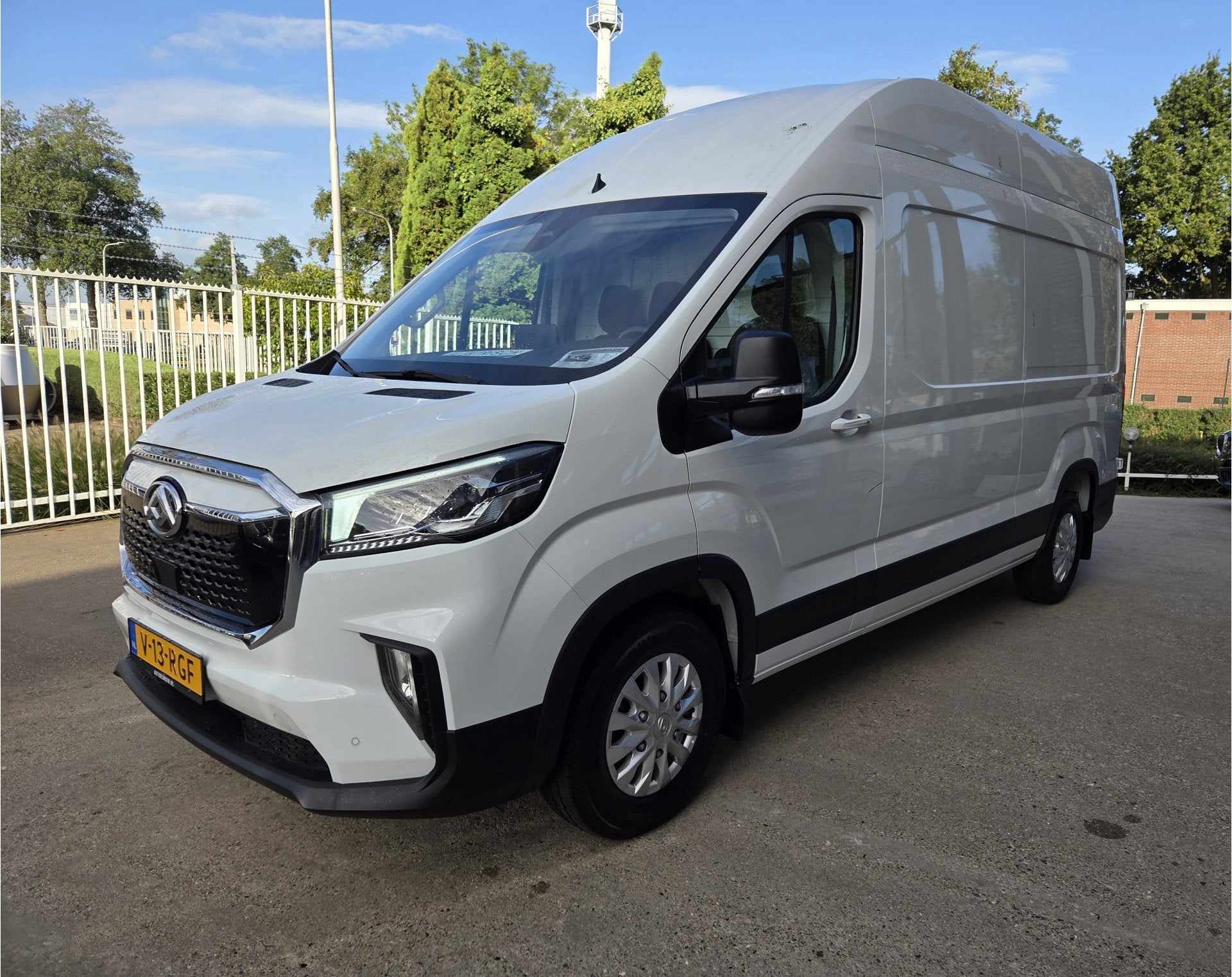 Maxus eDeliver 9 L3H3 72 kWh Airco Achteruitrijcamera PDC St, Auto's, Stof, Zwart, Maxus, Wit