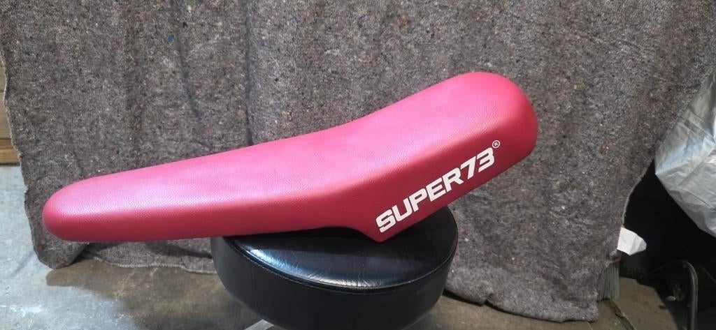 Gezocht: super73 ZG zadel + zadelbak, Fietsen en Brommers, Fietsonderdelen, Ophalen of Verzenden, Zo goed als nieuw, Zadel, Super73