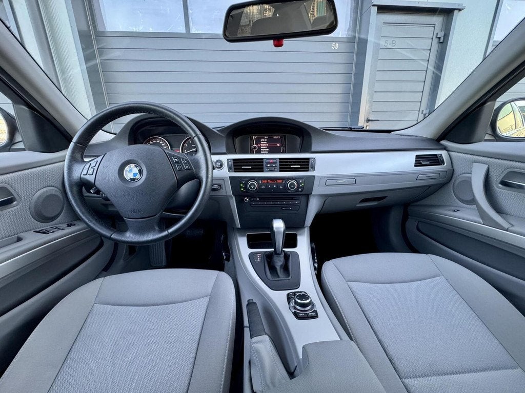 BMW 3-serie 325i 218 pk | 6 CILINDER | LAGE KM NAP ! | AUTOM, Auto's, BMW, Automaat, Gebruikt, 2996 cc, Grijs