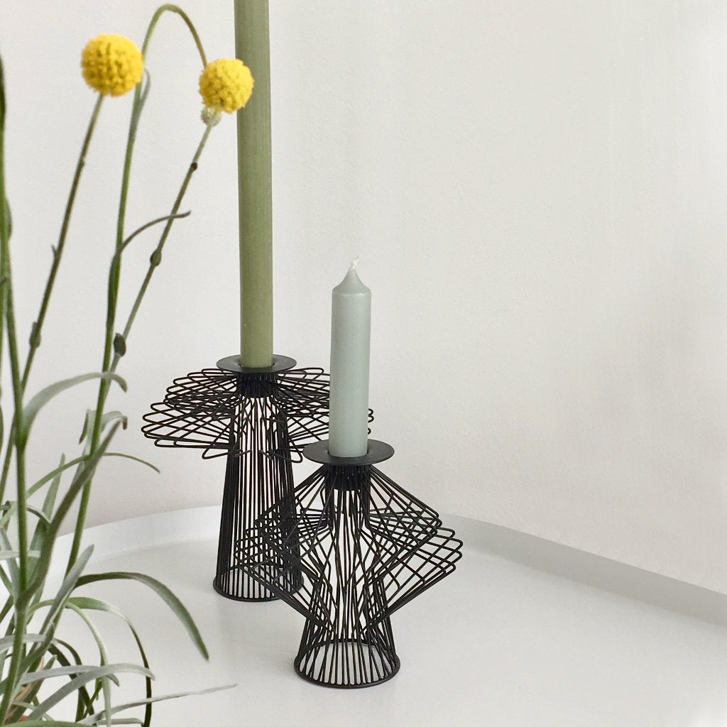2 bijzondere Deens Design KANDELAREN zwart metaal retro, Gebruikt, Zwart, Ophalen of Verzenden, Metaal