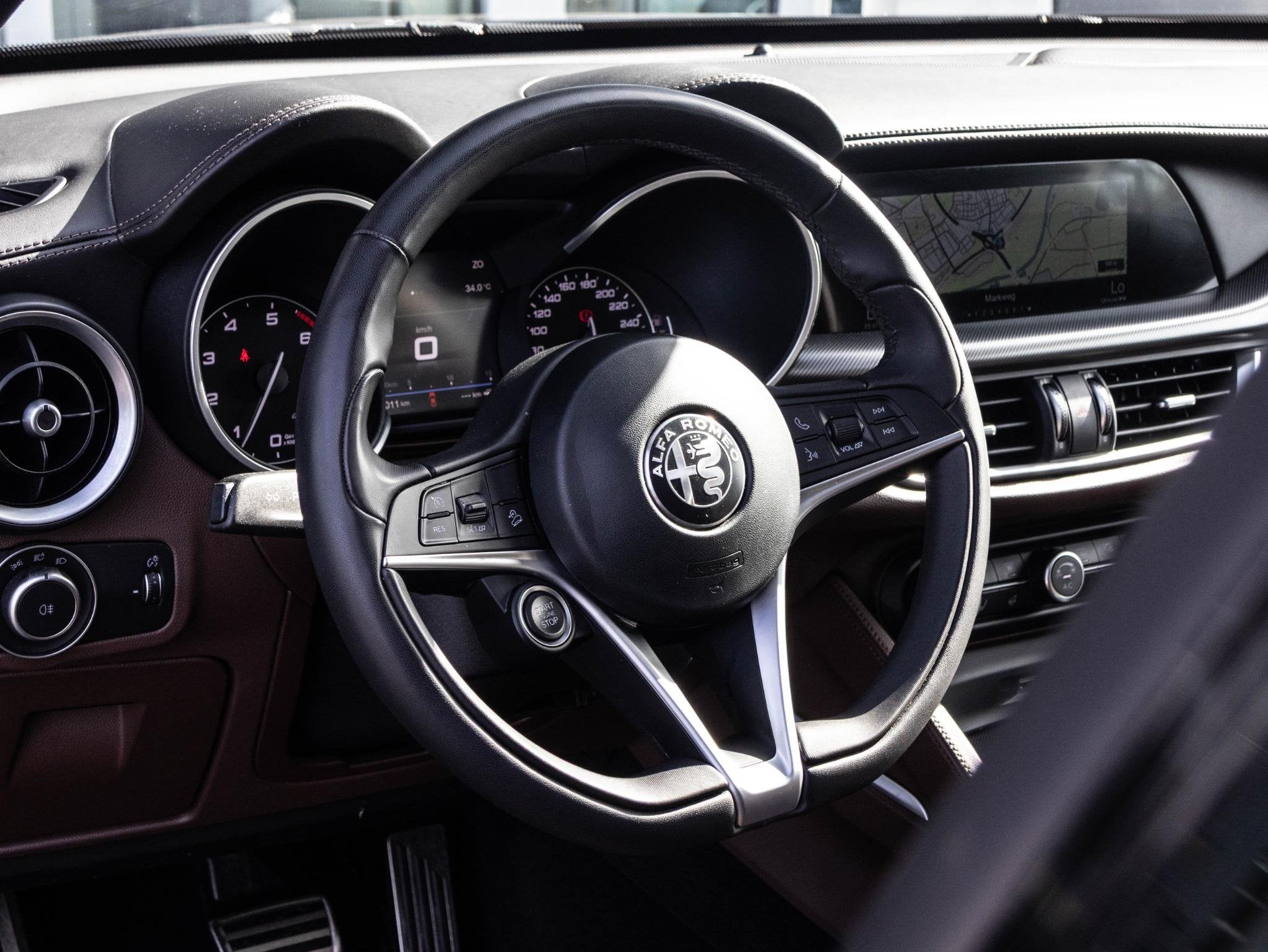 Alfa Romeo Stelvio 2.0 T AWD B-Tech | Pano| Memory | ACC | 2, Auto's, Euro 6, 4 cilinders, Zwart, Bedrijf