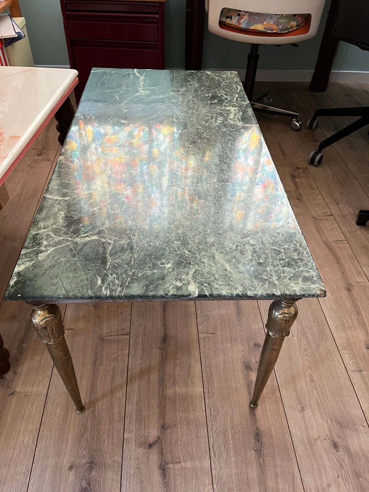 Marmeren bijzettafel met goudkleurig onderstel, Ophalen
