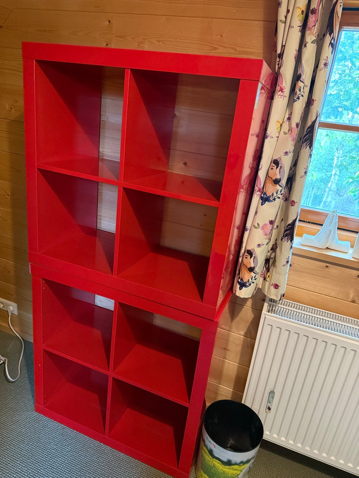 Twee rode ikea kallax kasten, Ophalen, Met plank(en), Gebruikt, 50 tot 100 cm