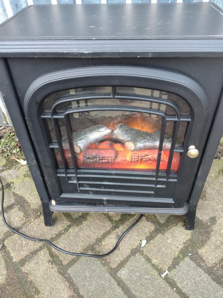 Zwarte elektrische kachel met nepvuur, Huis en Inrichting, Kachels, Gebruikt, Elektrisch, Gevelkachel, Ophalen of Verzenden