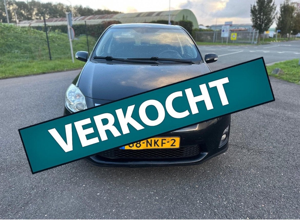Toyota Auris 1.8 Full Hybrid 3 EN 6 MAANDEN GARANTIE !!!, 4 cilinders, Zwart, Origineel Nederlands, Elektrische ramen