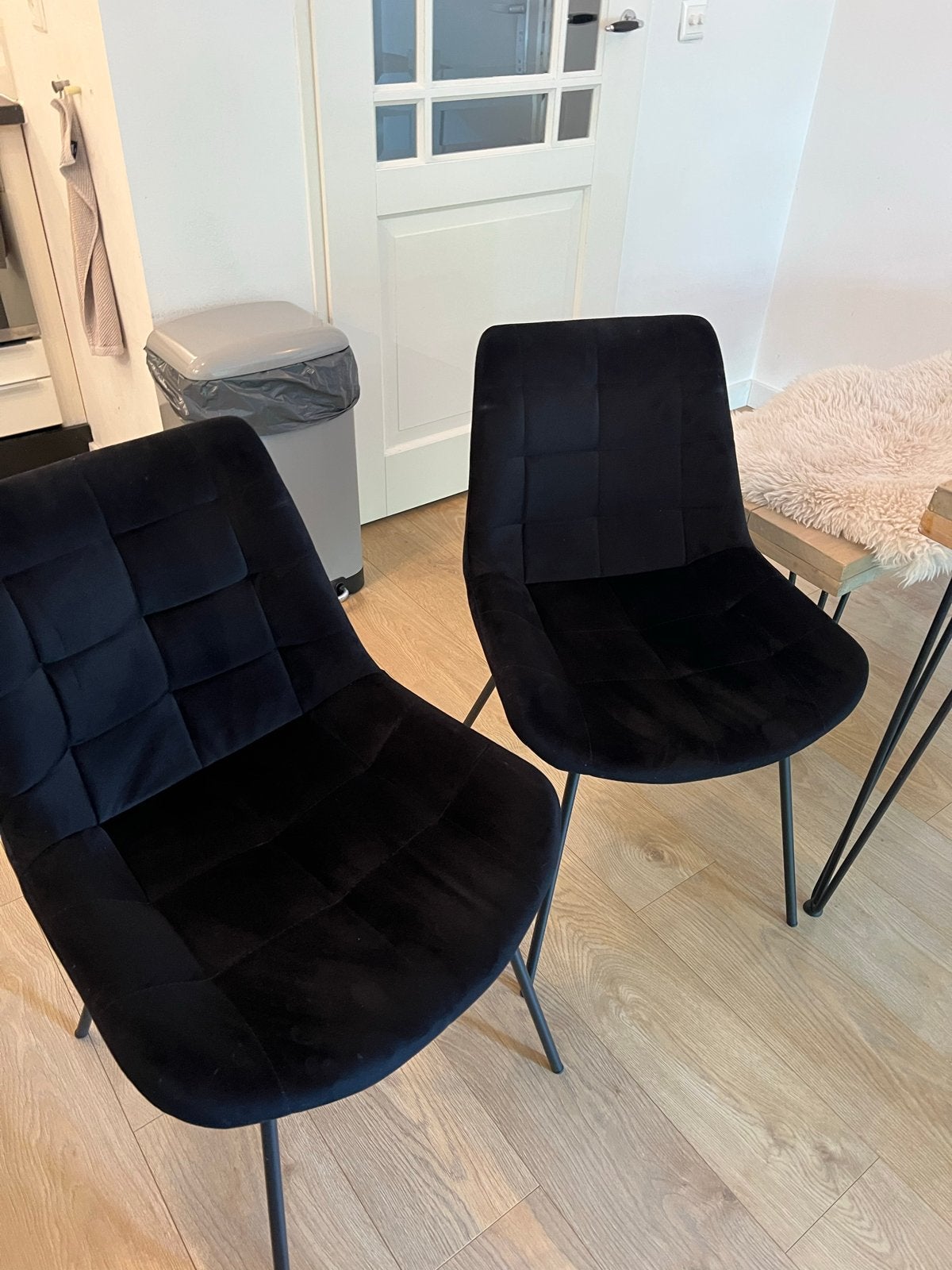 2 prachtige velvet zwarte stoelen, Ophalen, Twee, Zwart, Zo goed als nieuw