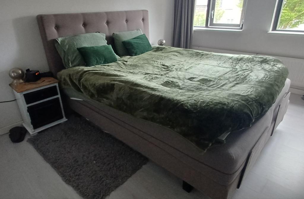 Swiss sense 160x210cm, Huis en Inrichting, Slaapkamer | Bedden, Ophalen, 210 cm, Tweepersoons, 160 cm