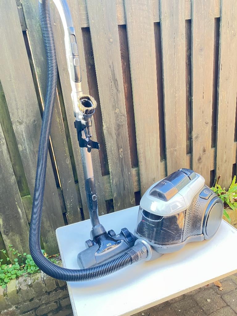 AEG stofzuiger zonder zak, Witgoed en Apparatuur, Stofzuigers, Gebruikt, Stofzuiger, Ophalen of Verzenden, Minder dan 1200 watt