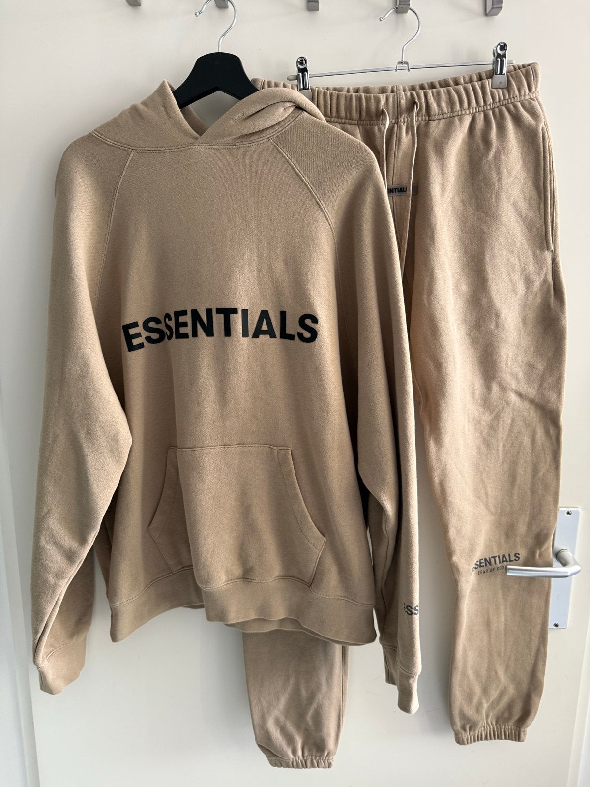 Essentials Fear of God Hoodie & Joggingbroek Set Maat M Tan, Ophalen of Verzenden, Zo goed als nieuw, Maat 48/50 (M)