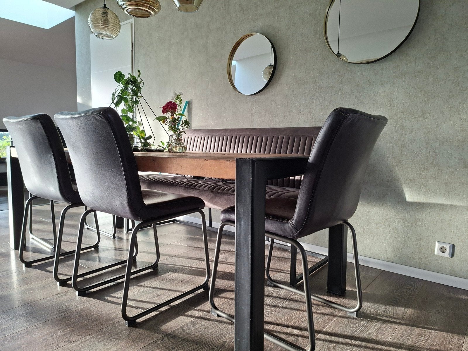 Zwarte (buffel)leren eetkamerstoelen met metaal, Ophalen, Gebruikt, Modern, Industrieel, Zwart