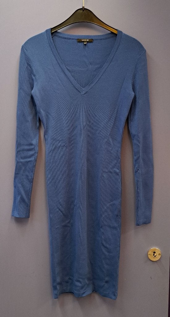 Nikkie strakke jurk in staal blauwe kleur effen. mt 36 43669