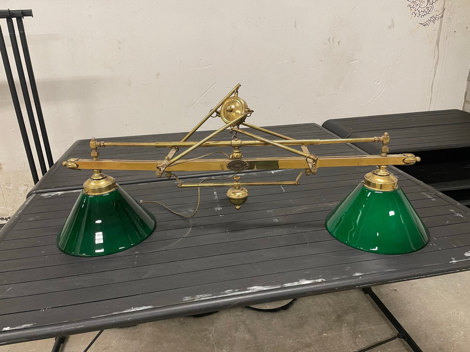 Antieke biljartlamp met groene kappen - S.S. Grand River, Ophalen