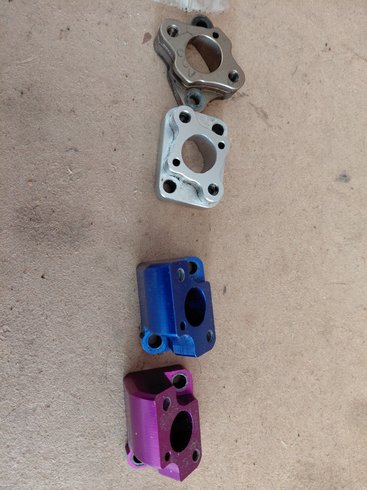 Schuine en rechte isolators., Hobby en Vrije tijd, Modelauto's | 1:5 tot 1:12, Ophalen of Verzenden, Gebruikt, Auto