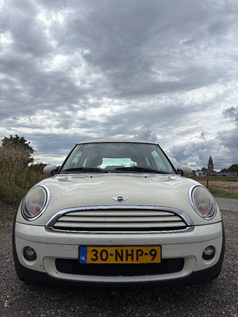 Mini (r56) 1.6 75pk 2010 Wit, Voorwielaandrijving, Stof, Zwart, 4 cilinders