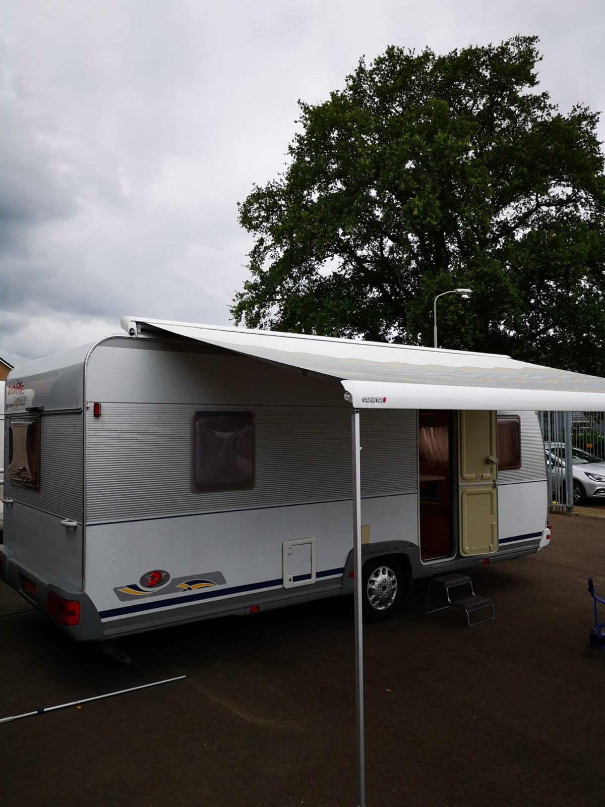 Dethleffs Caravan 2001 met complete inboedel en voortent, Frans bed, Bedrijf, Dethleffs, 5 tot 6 meter