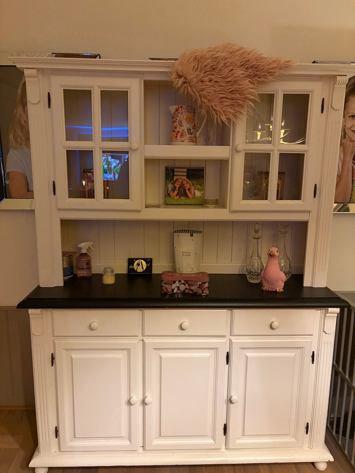 Landelijk dressoir/vitrinekast/buffetkast met zwart blad, Ophalen, Gebruikt