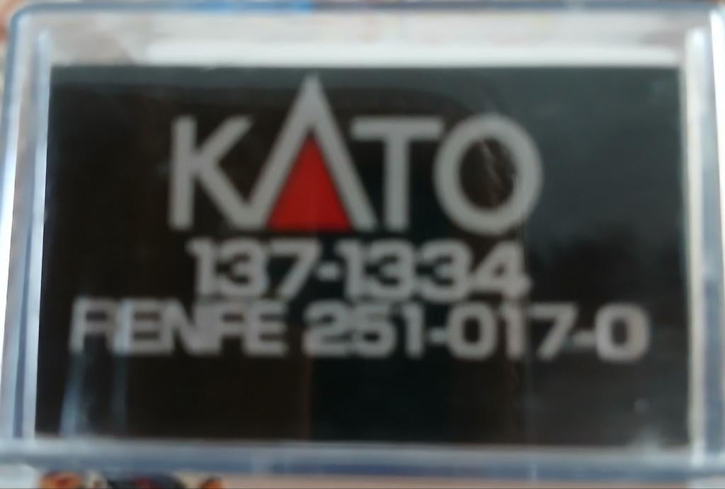 Gezocht: Pantograaf voor Kato N spoor locomotief, Ophalen of Verzenden