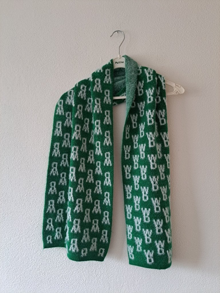 groene sjaal, Ophalen of Verzenden, Zo goed als nieuw, Maat 46/48 (XL) of groter, Sjaal