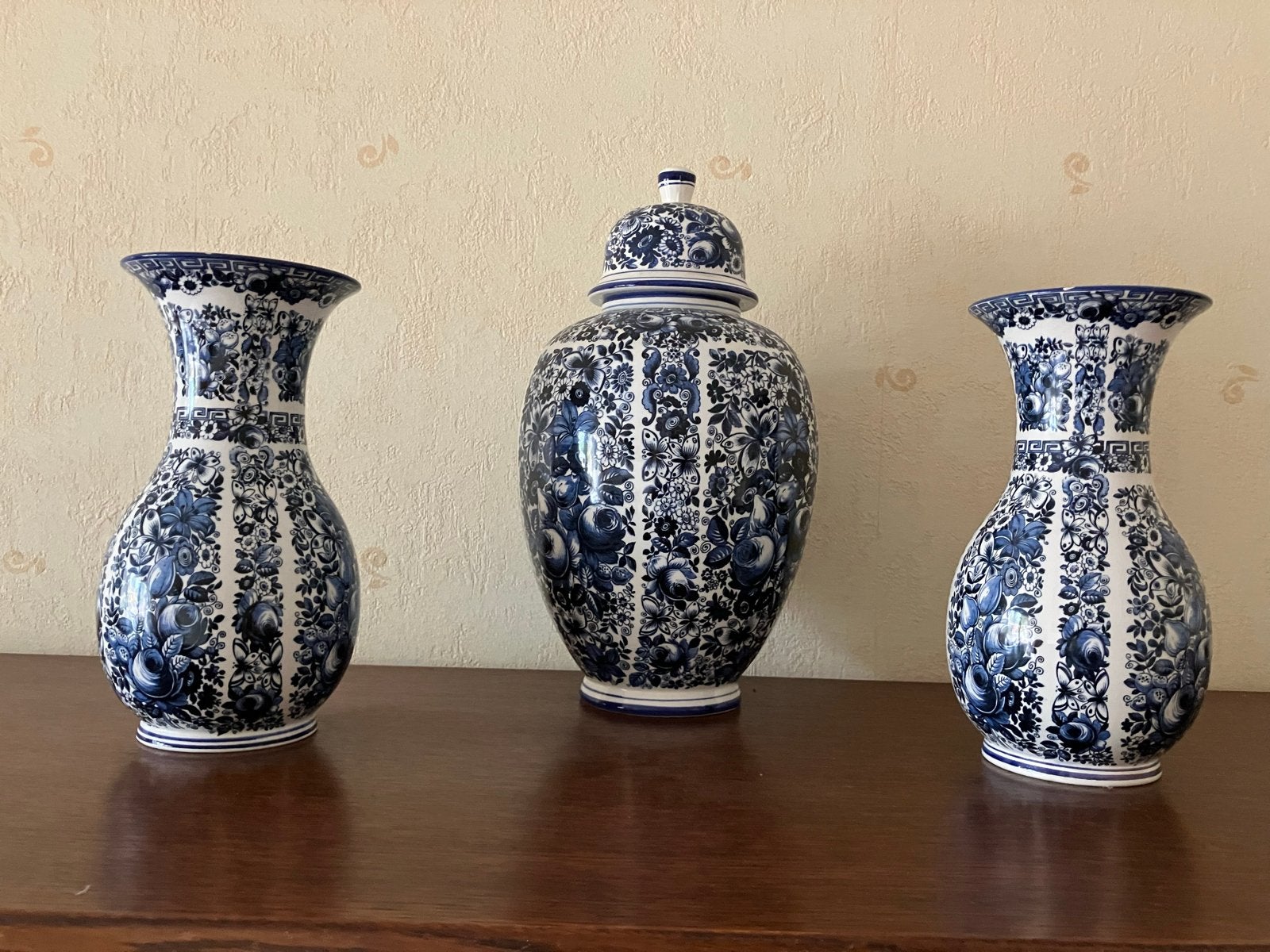 Delfts Blauw vazen en pot met deksel  Delfia Set van 3, Antiek en Kunst, Ophalen of Verzenden
